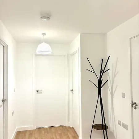 New Luxurious 2 Bedroom Apartment In East London! Barking  Exterior photo