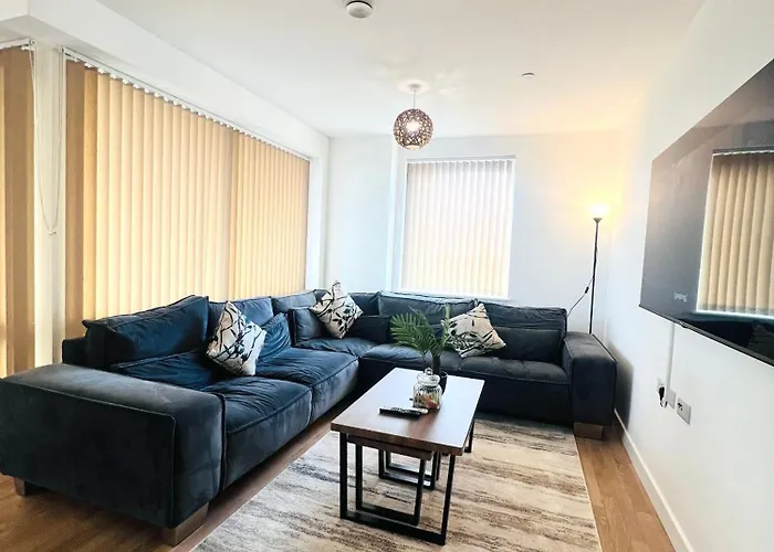 New Luxurious 2 Bedroom Apartment In East London!