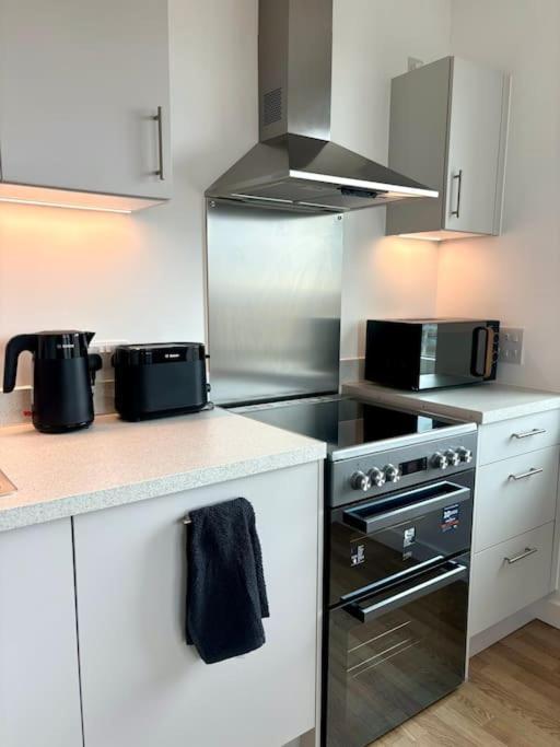 New Luxurious 2 Bedroom In East London! Apartment