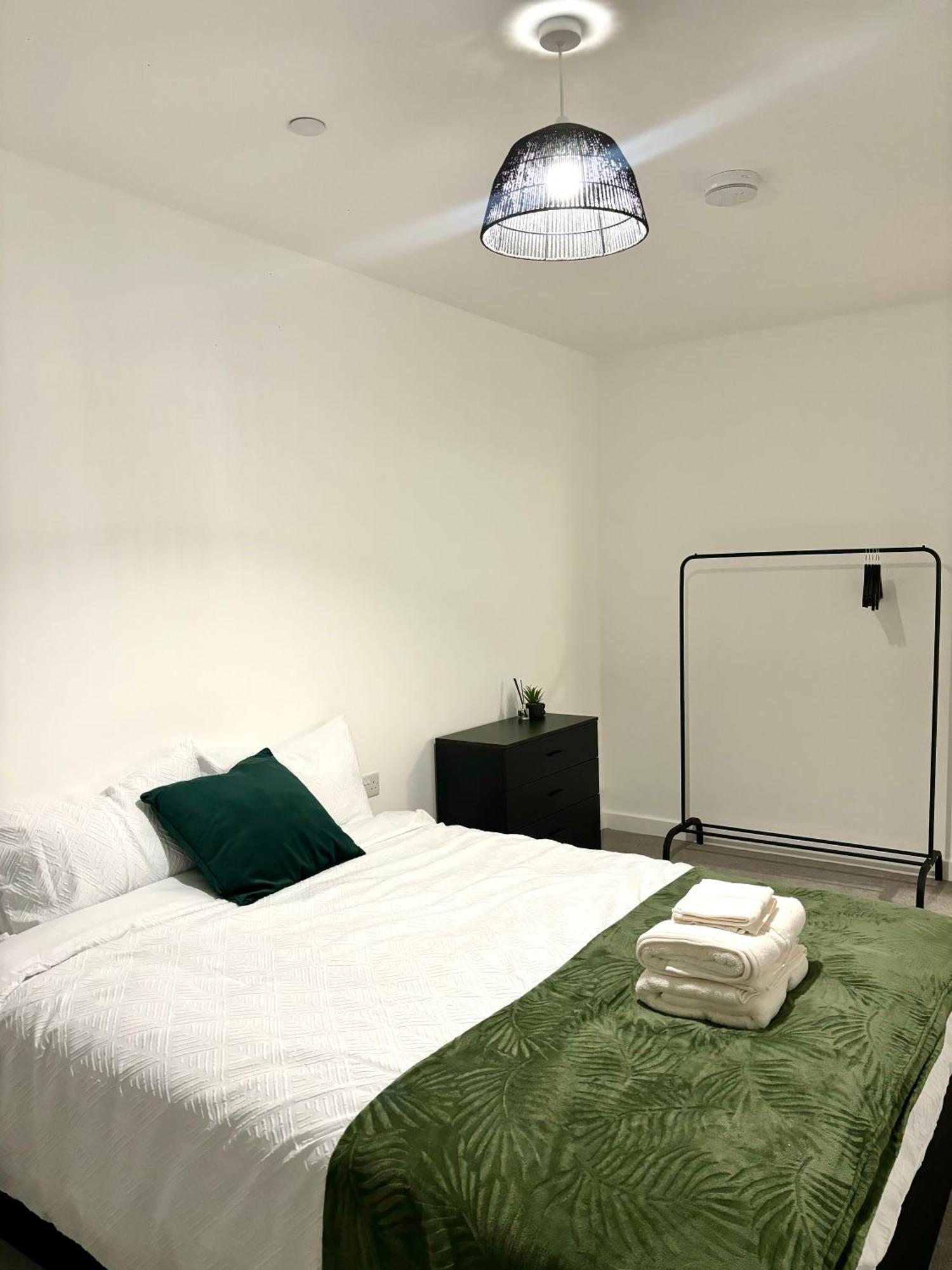 New Luxurious 2 Bedroom In East London! Apartment